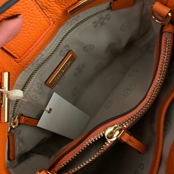 New 🍁Tory Burch carter small tote 🍁🍁 - Picture 8 of 9